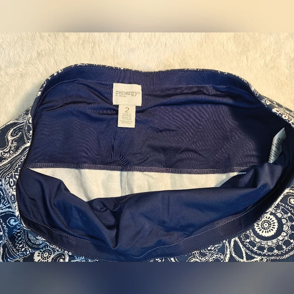 Chico’s Zenergy Size Large 12 Paisley Cropped Leggings Yoga Pants‎ Navy Blue - Picture 7 of 9